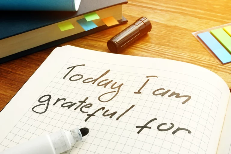 I am grateful written on a piece of paper