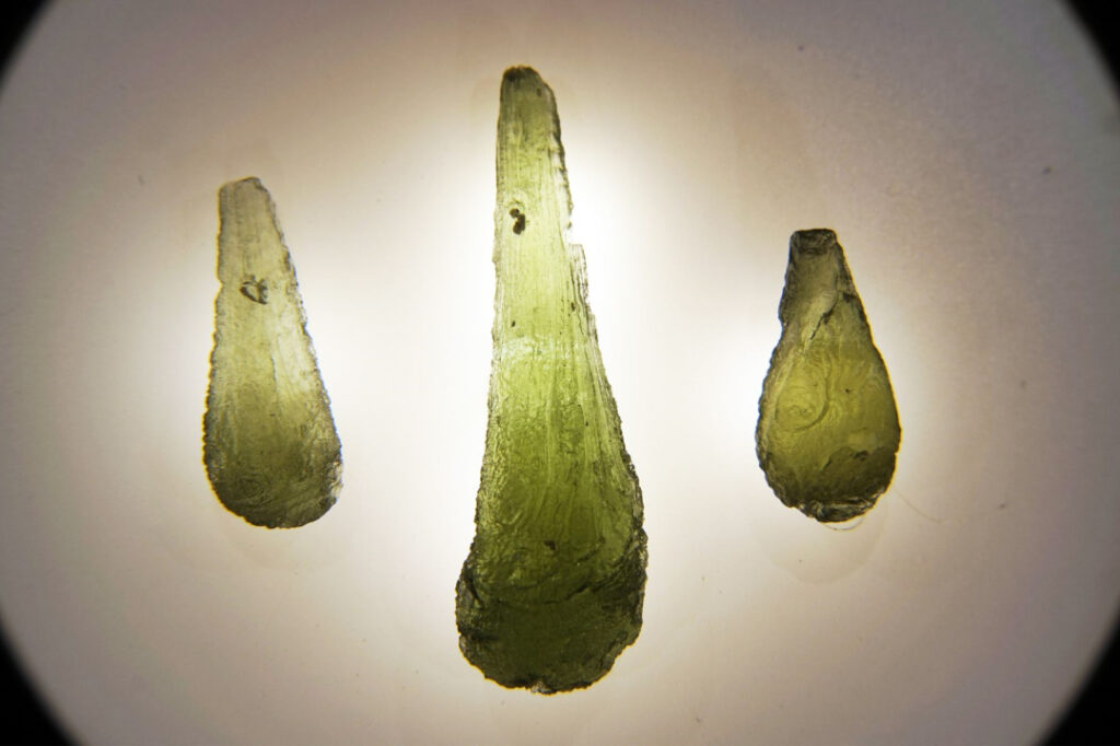 three moldavite with different sizes placed besides each other