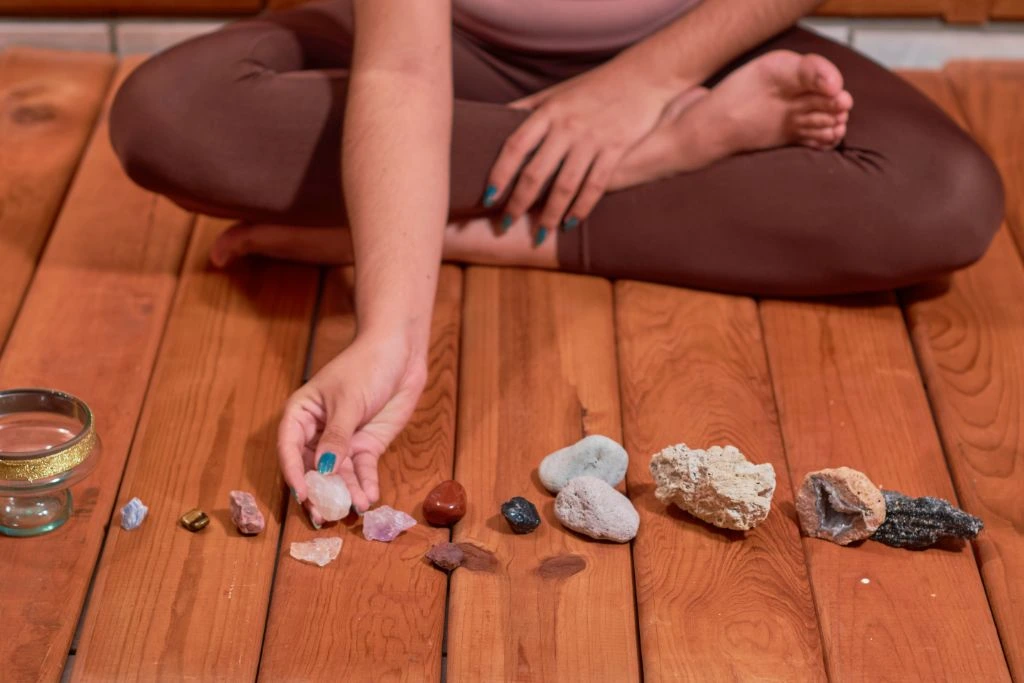 woman preparing her crystals for sacral meditation