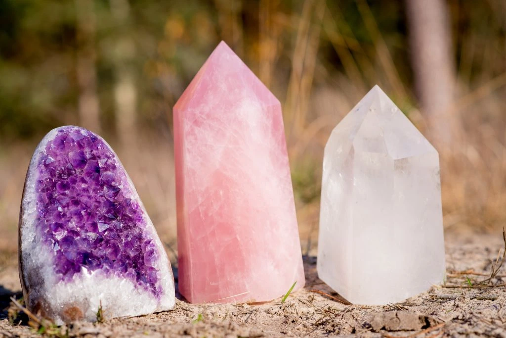Rose quartz tower together with white quartz and amethyst bathed in sunlight
