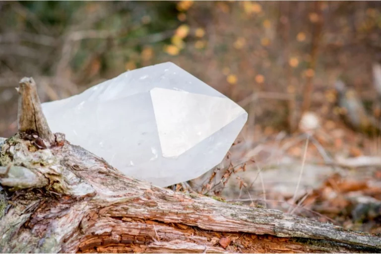 white quartz in nature
