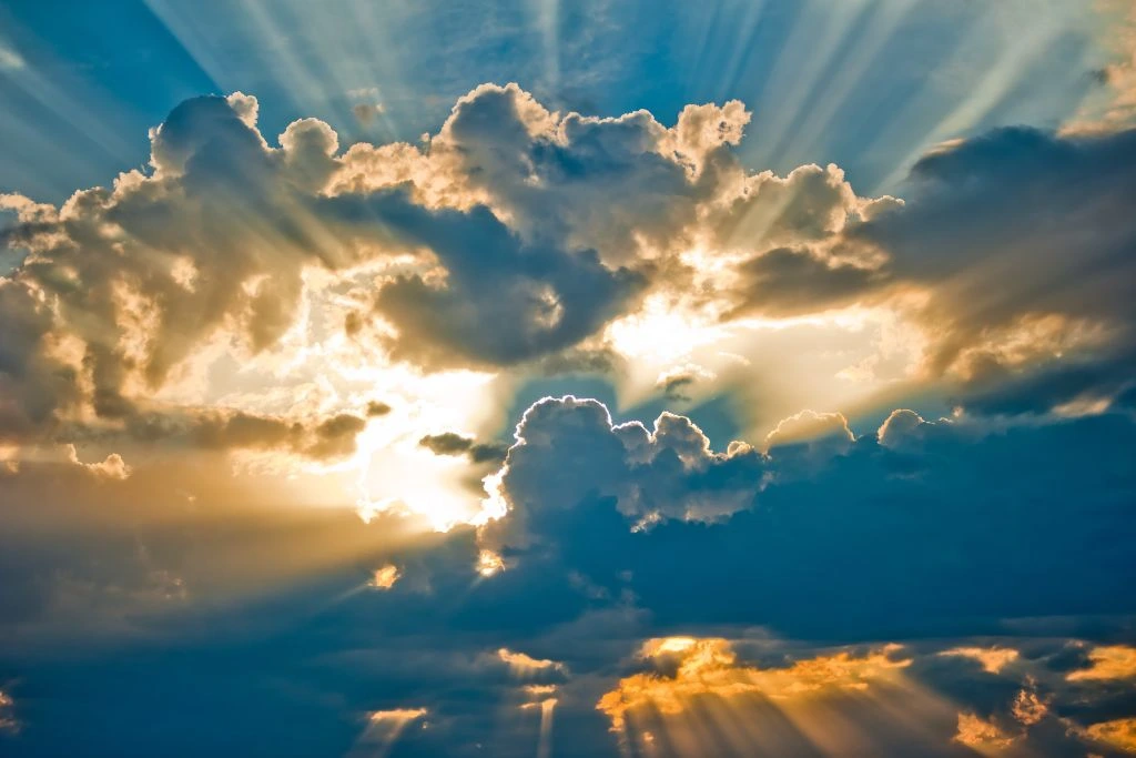 The rays of light of the sun pass through the clouds