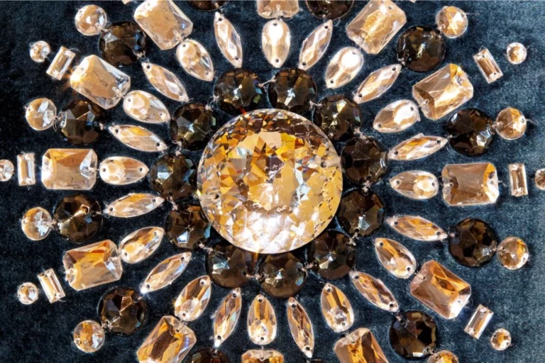 A group of crystals arrange circular fashion