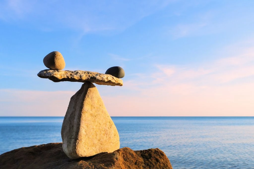 Two stones that are balanced by another stone on the stone