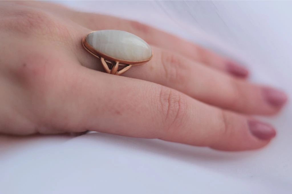 A person wearing a Scolecite ring