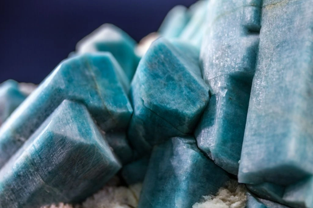 magnified picture of amazonite crystals