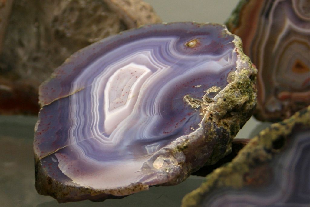 Holley Blue Agate on a white background. Image Source: wikimedia.org | Przykuta