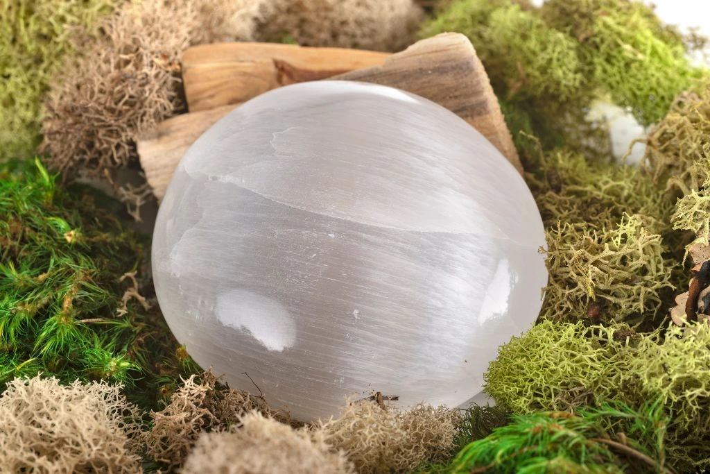 A polished selenite crystal on a nest