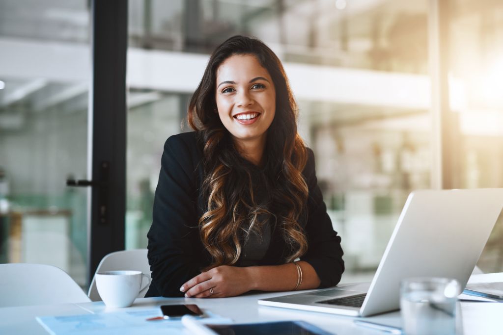 A corporate woman is sitting at the table