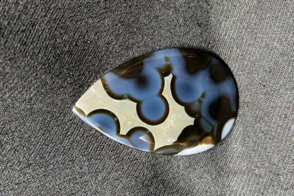 A Turkish Banded Agate on a greyish cloth. Source: Etsy.com | StoneAgate