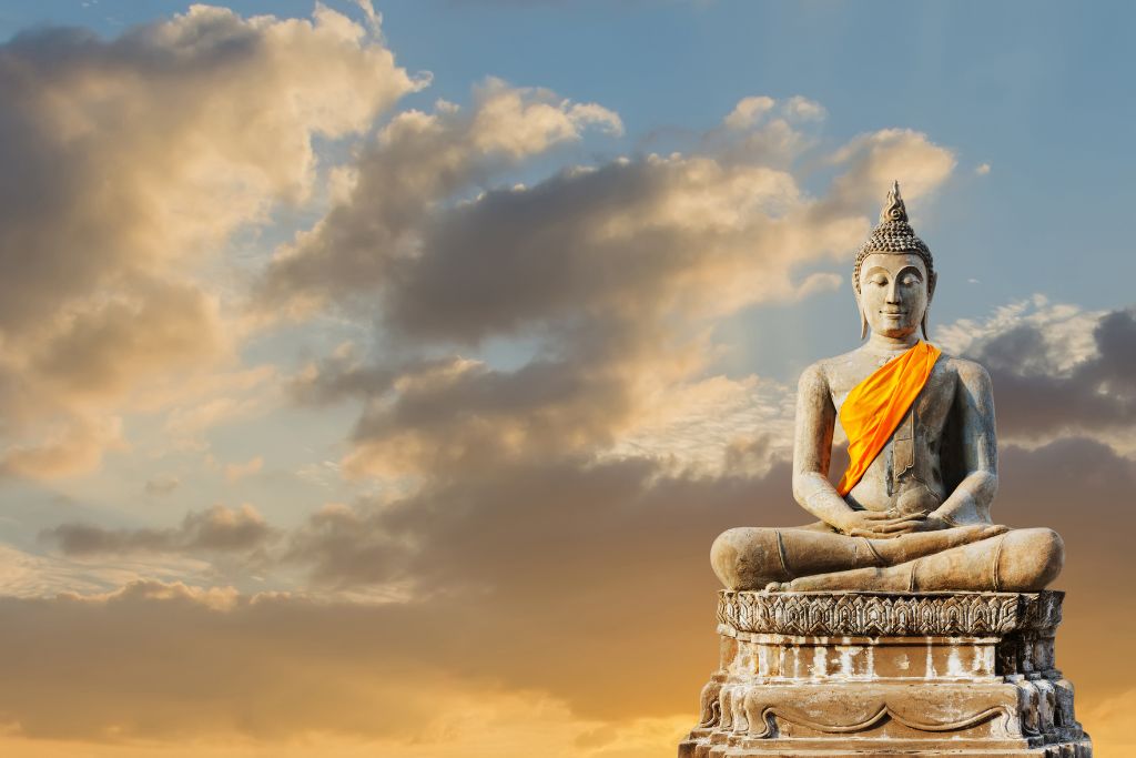 A statue of a buddha sitting on a pedestal