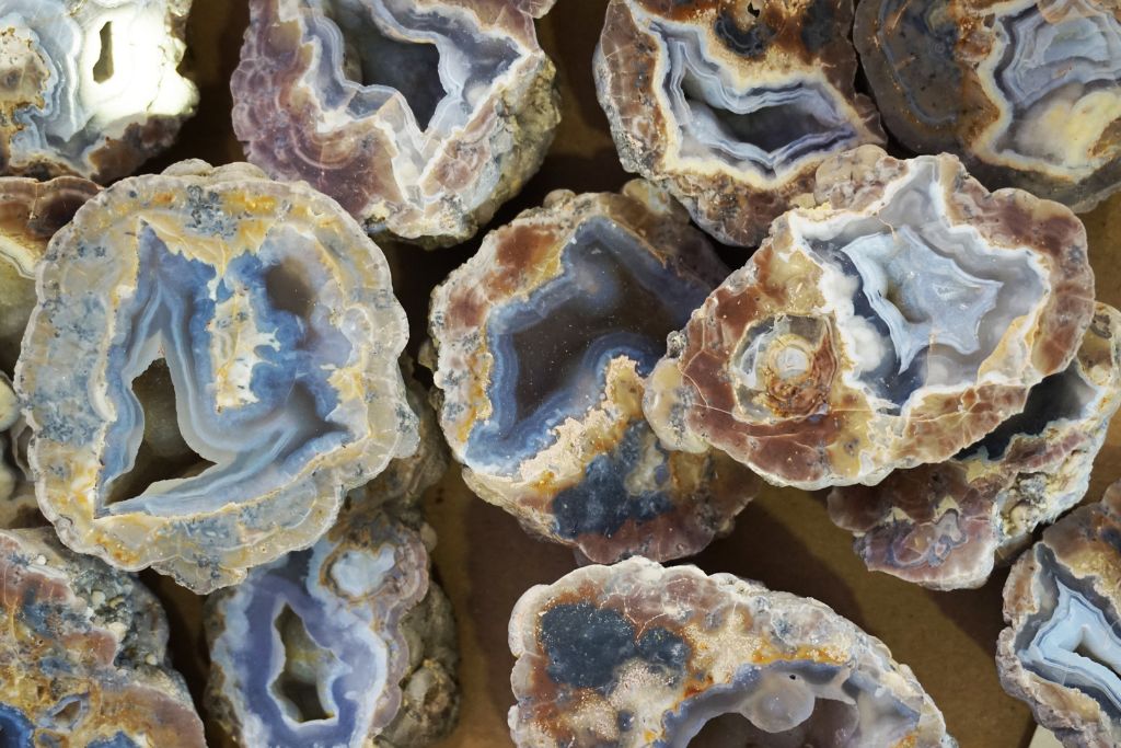 Different shapes of druzy agate
