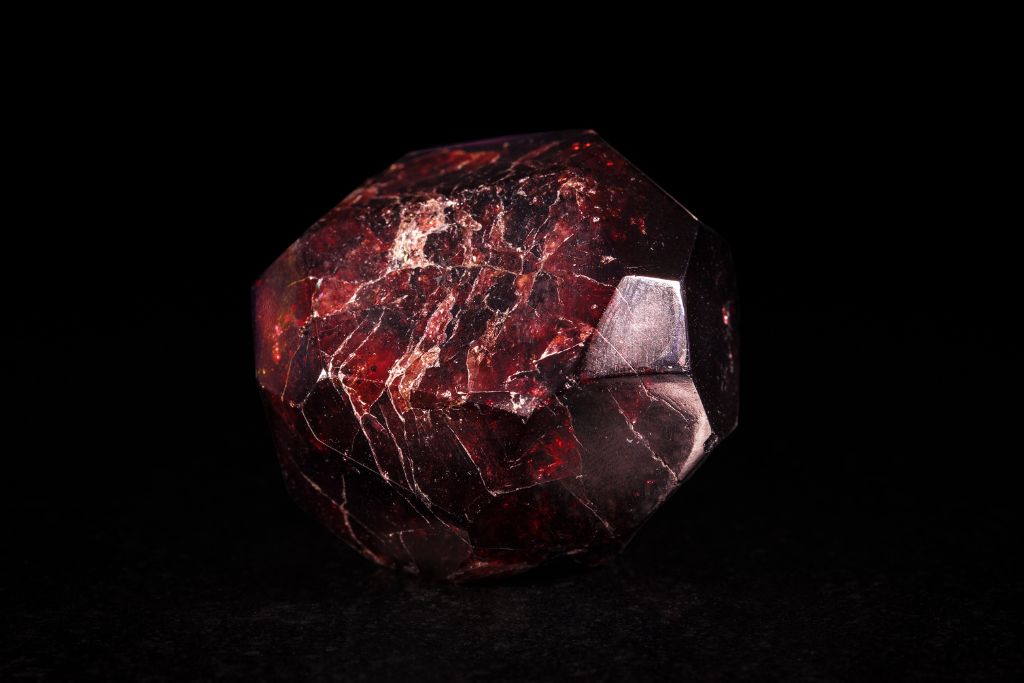 Garnet : Meaning, Properties, and Benefits You Should Know