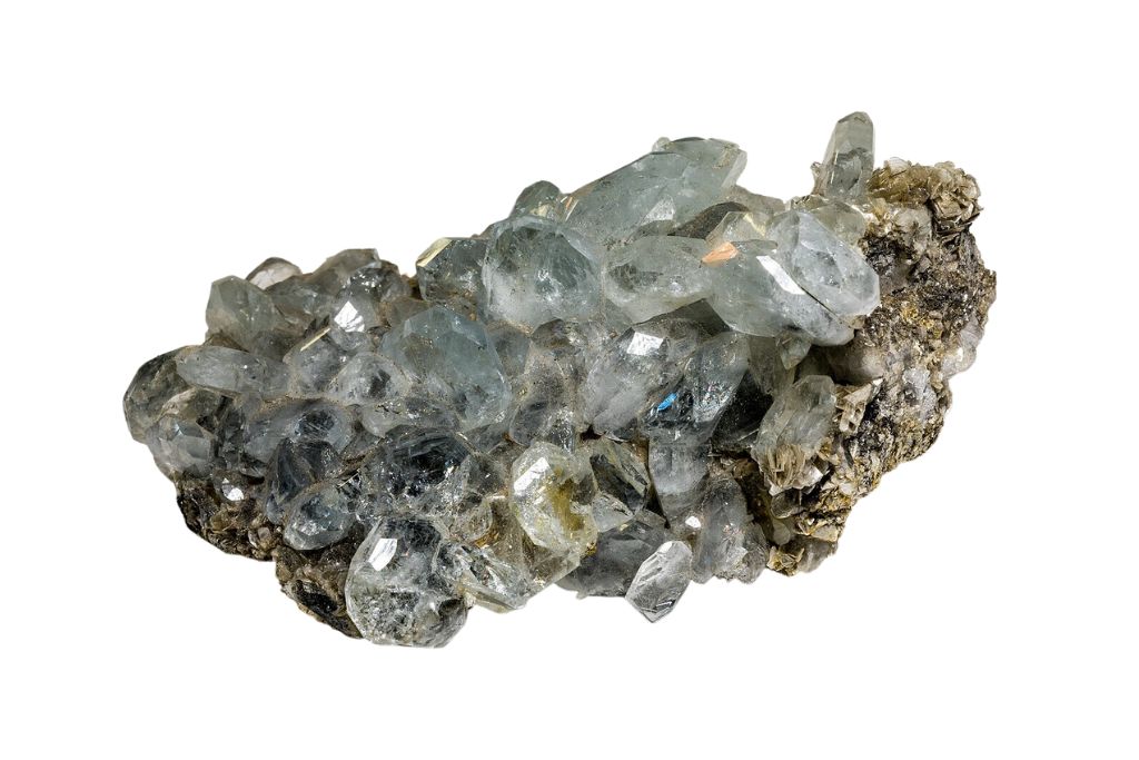 A Goshenite Crystal on a white background. Source: Wikimedia | Raimond Spekking