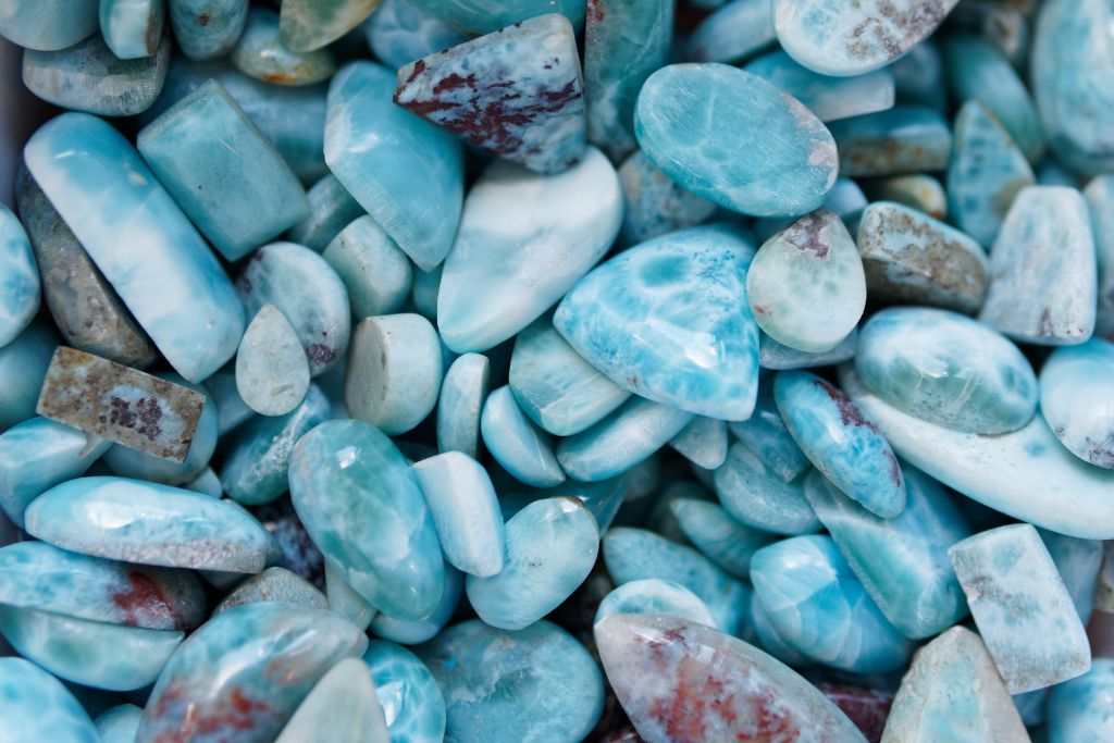 Different sizes of polished larimar crystals