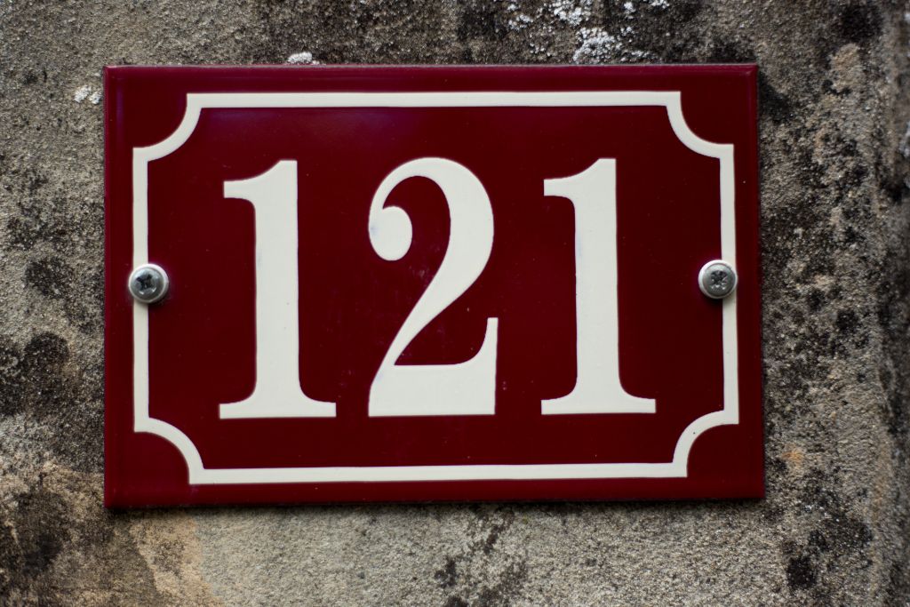 retro street address sign number of 121 in France