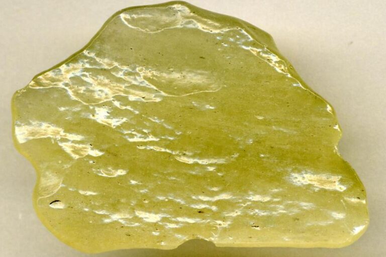 Libyan Desert Glass Know its Meaning, Properties, Benefits