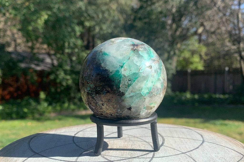 A Quantum Quattro Sphere crystal on a metal pedestal