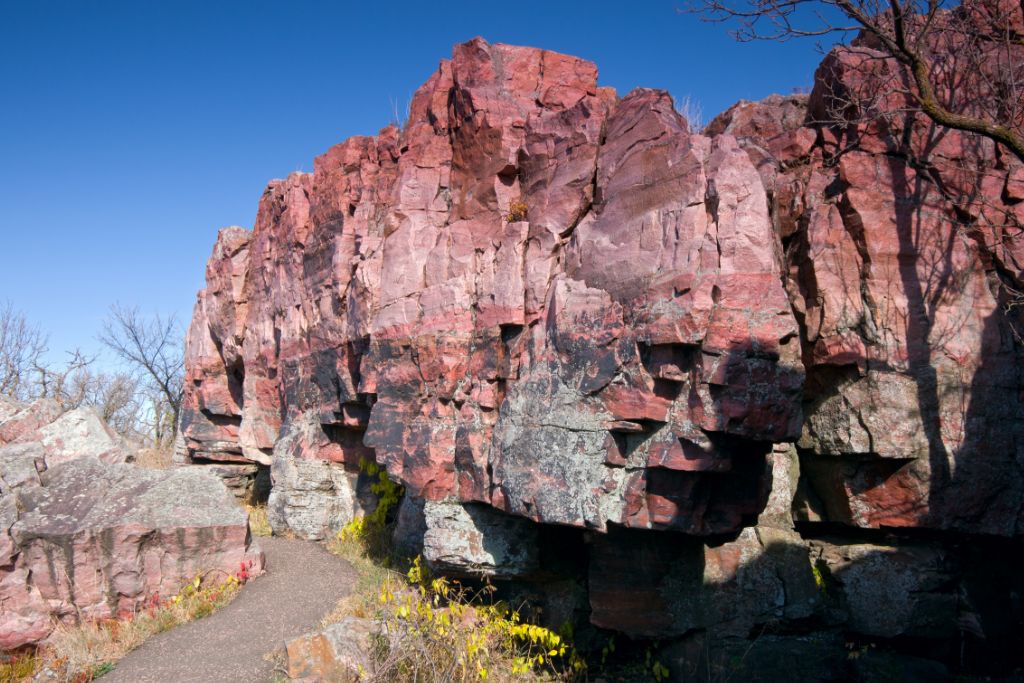 along the trail of big pipestone