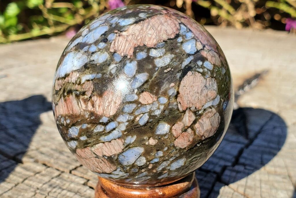 A Que Sera Sphere crystal on a pedestal. Source: Etsy | TheUniverseReflected