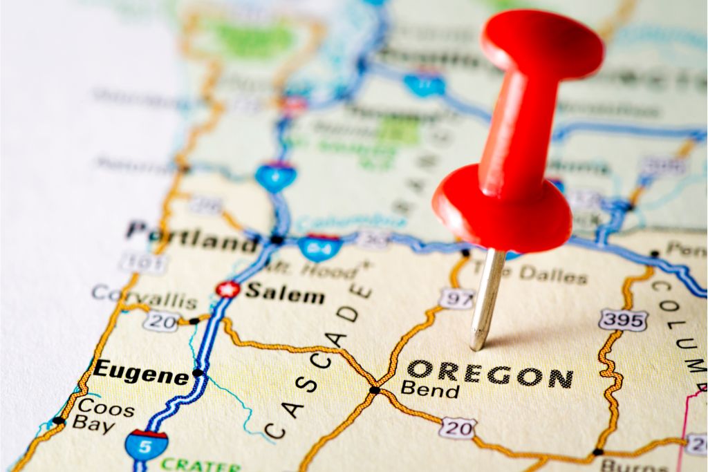 Map of the Oregon pinned with red pin