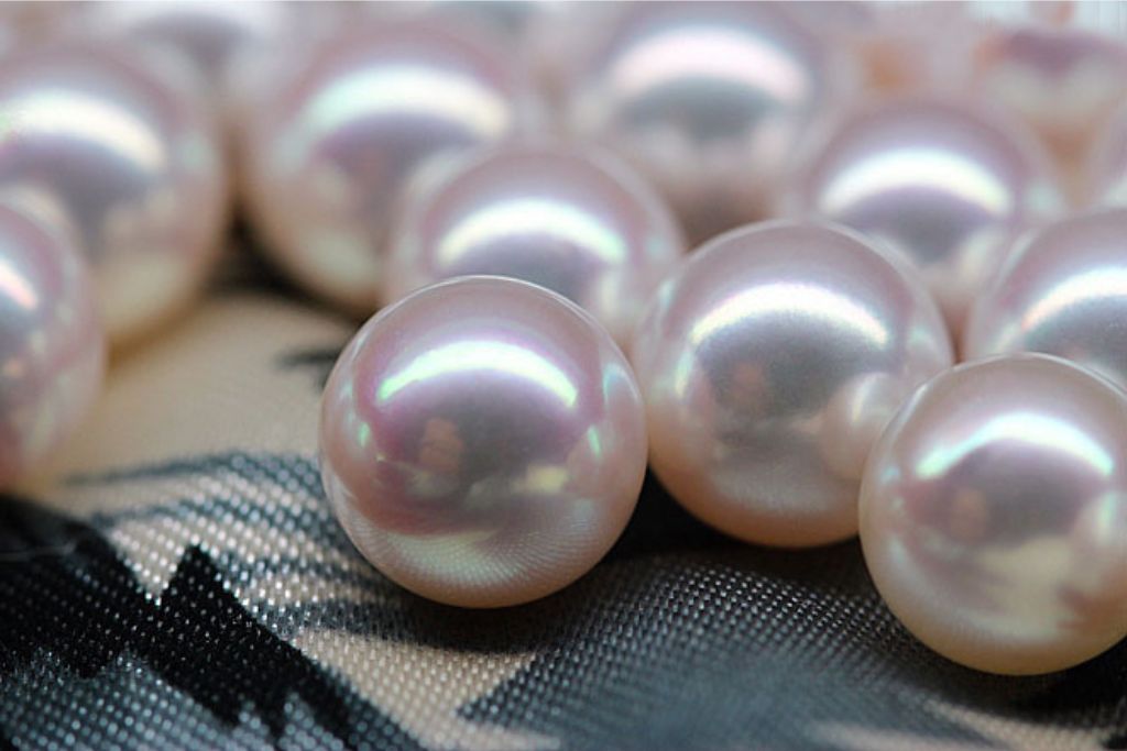 white akoya pearls