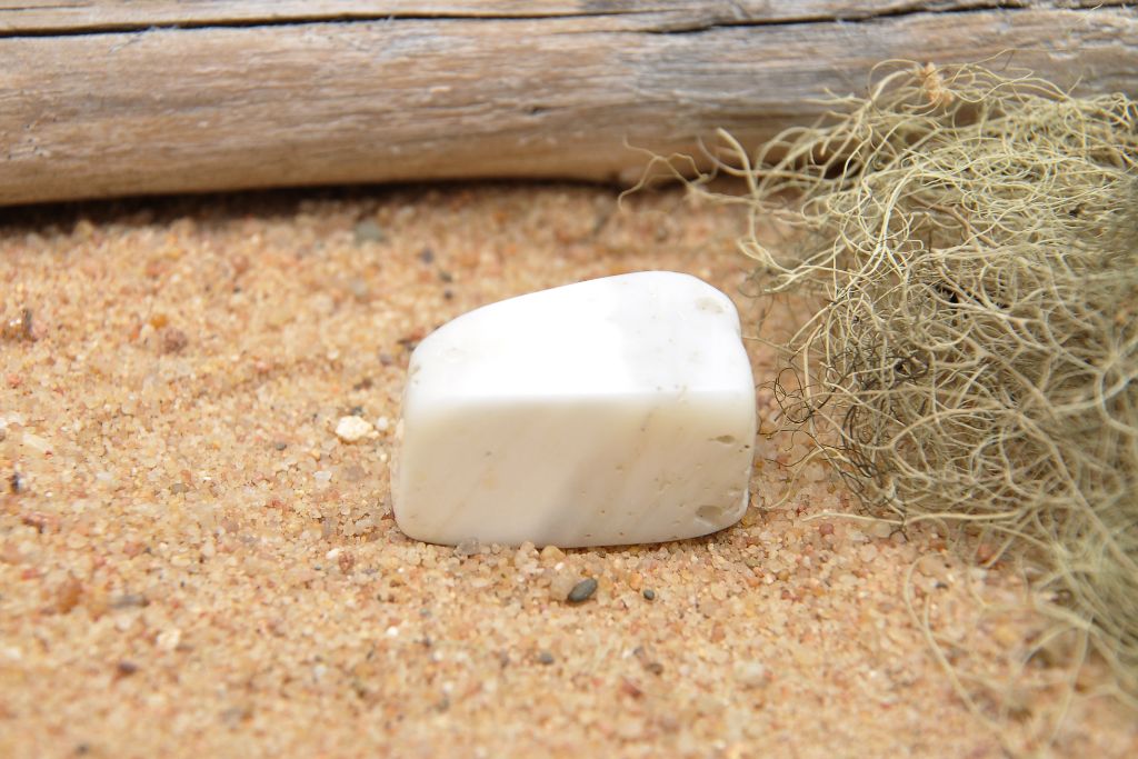 magnesite on the beach