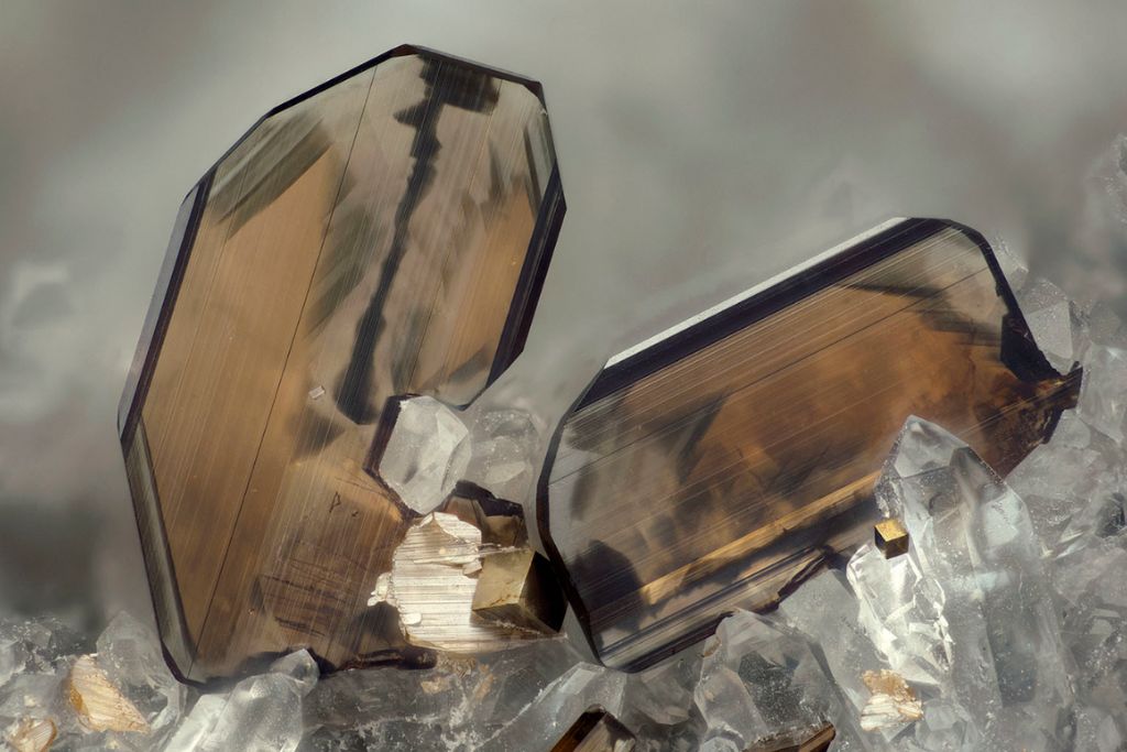 brookite on quartz