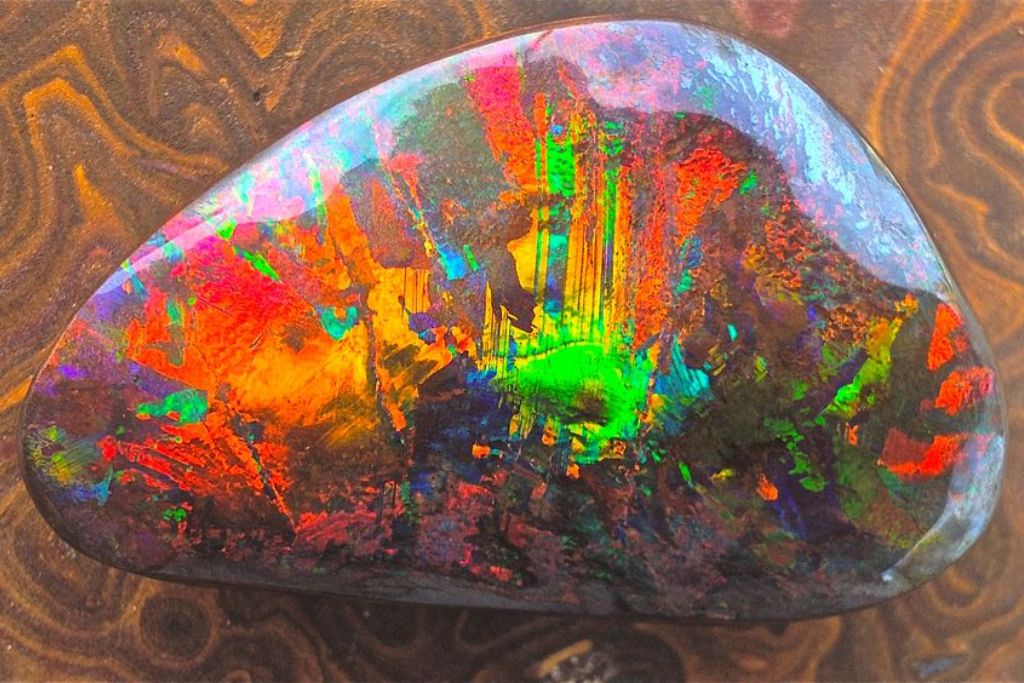 Pinfire Opal on a patterned platform