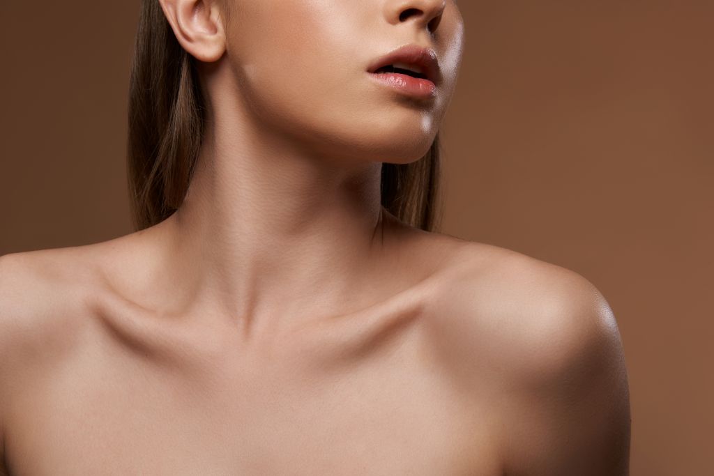 close up photo of woman's shoulders